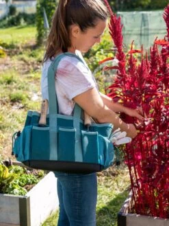 Gardener's Puddle-Proof Tote -Gardeners 8595203 0131