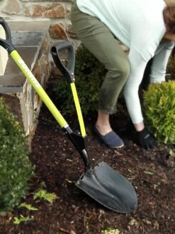 Gardeners 34 Sun Joe® Shovelution Steel Blade Shovel With Spring Assist Handle