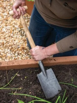 Gardener’s Lifetime Perennial Spade With Short T-Handle -Gardeners 8600310 3318 tif