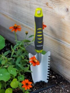 Gardener's Trowel Knife -Gardeners 8608660 19471 tif