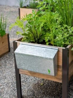 Gardeners -Gardeners 8610811 002 tif